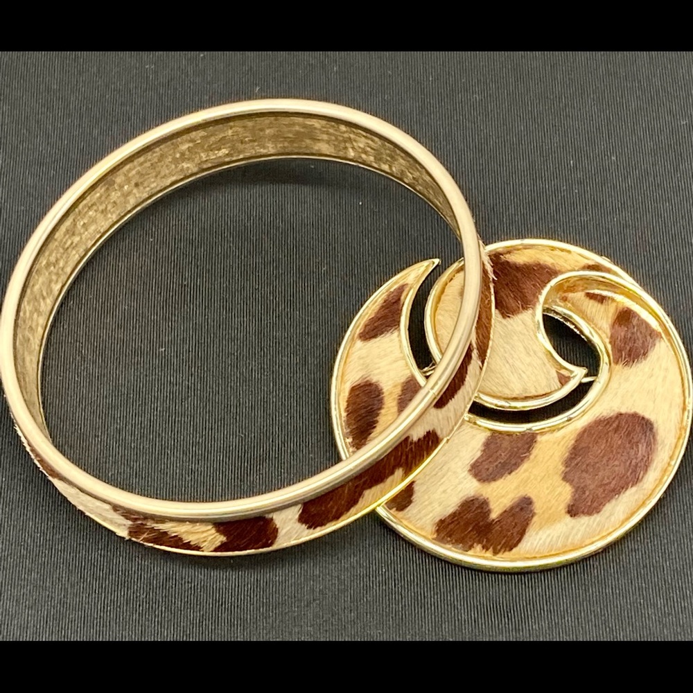 Vintage LISNER Bangle Bracelet and Brooch/Pin. Signed Matching Set Leopard Print
